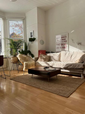 Gorgeous 1 bed flat near Richmond Bridge.